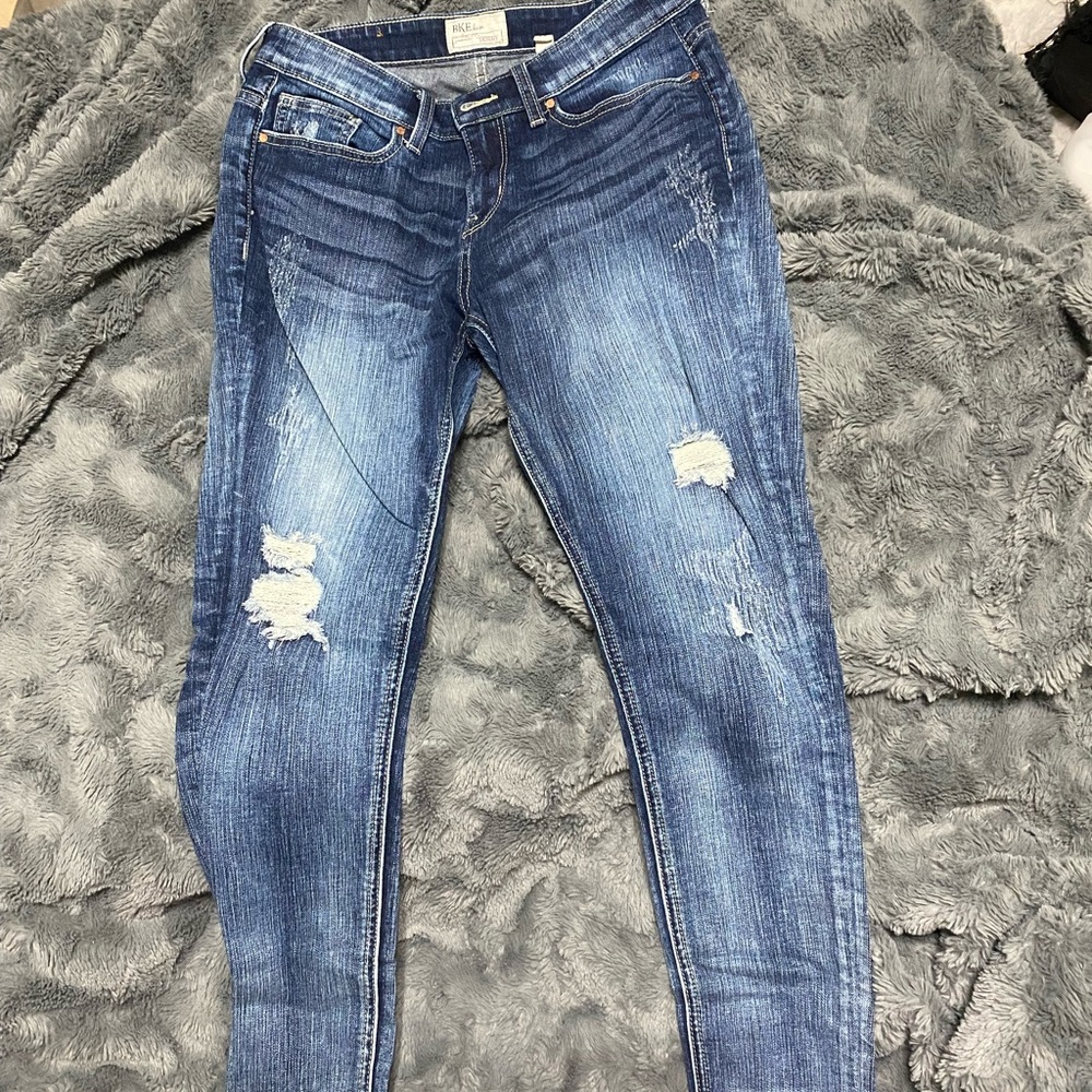 BKE size 29 ripped skinny jeans